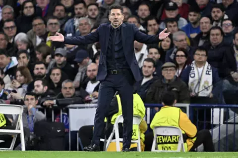 سيميوني: أنتقد نفسي أمام برشلونة.. وكرة القدم لا ترحم